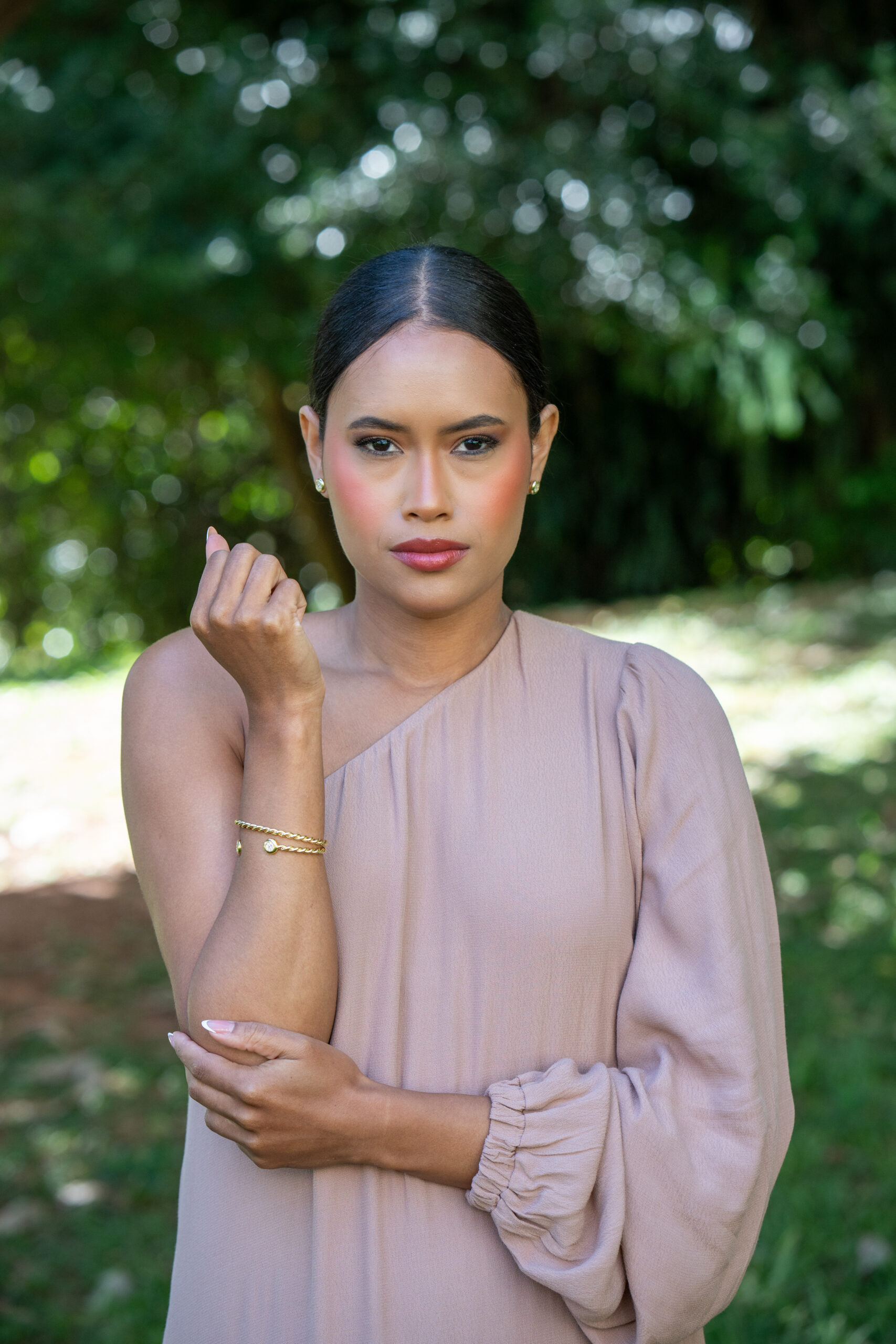 Bracelete Torcido com Bolinha - Banho em Ouro 18k - Imagem 3
