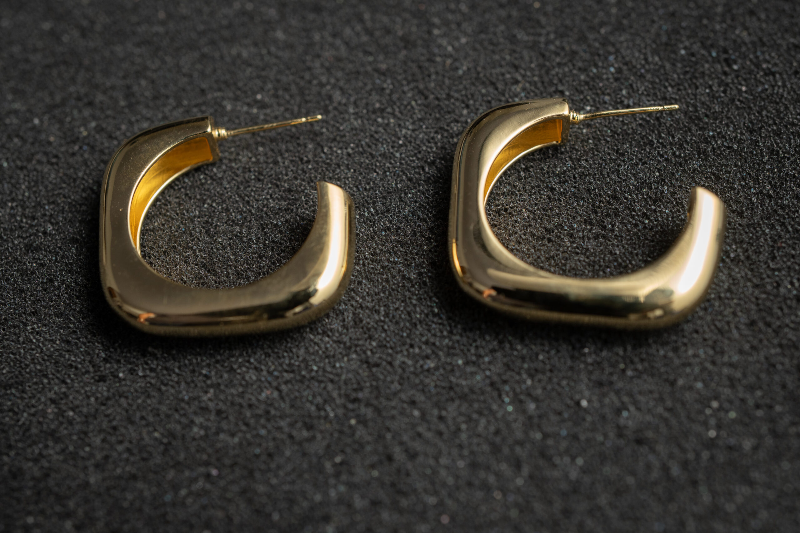 Brinco Argola Quadrada Lisa - Banhado em Ouro 18k