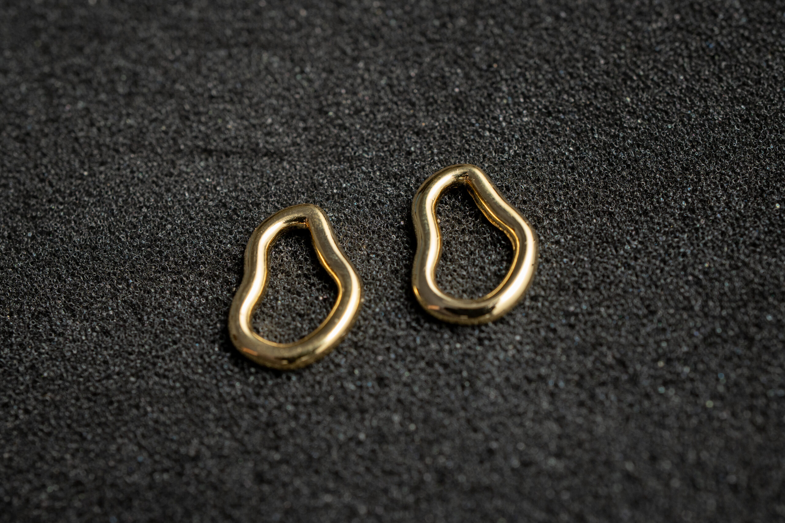 Brinco Forma Orgânica - Banhado em Ouro 18k