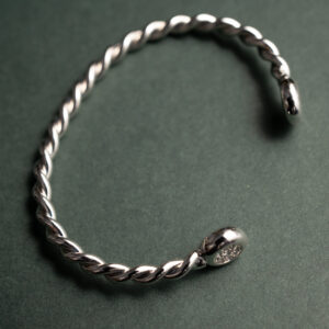 Bracelete Torcido com Bolinha - Banho em Ródio
