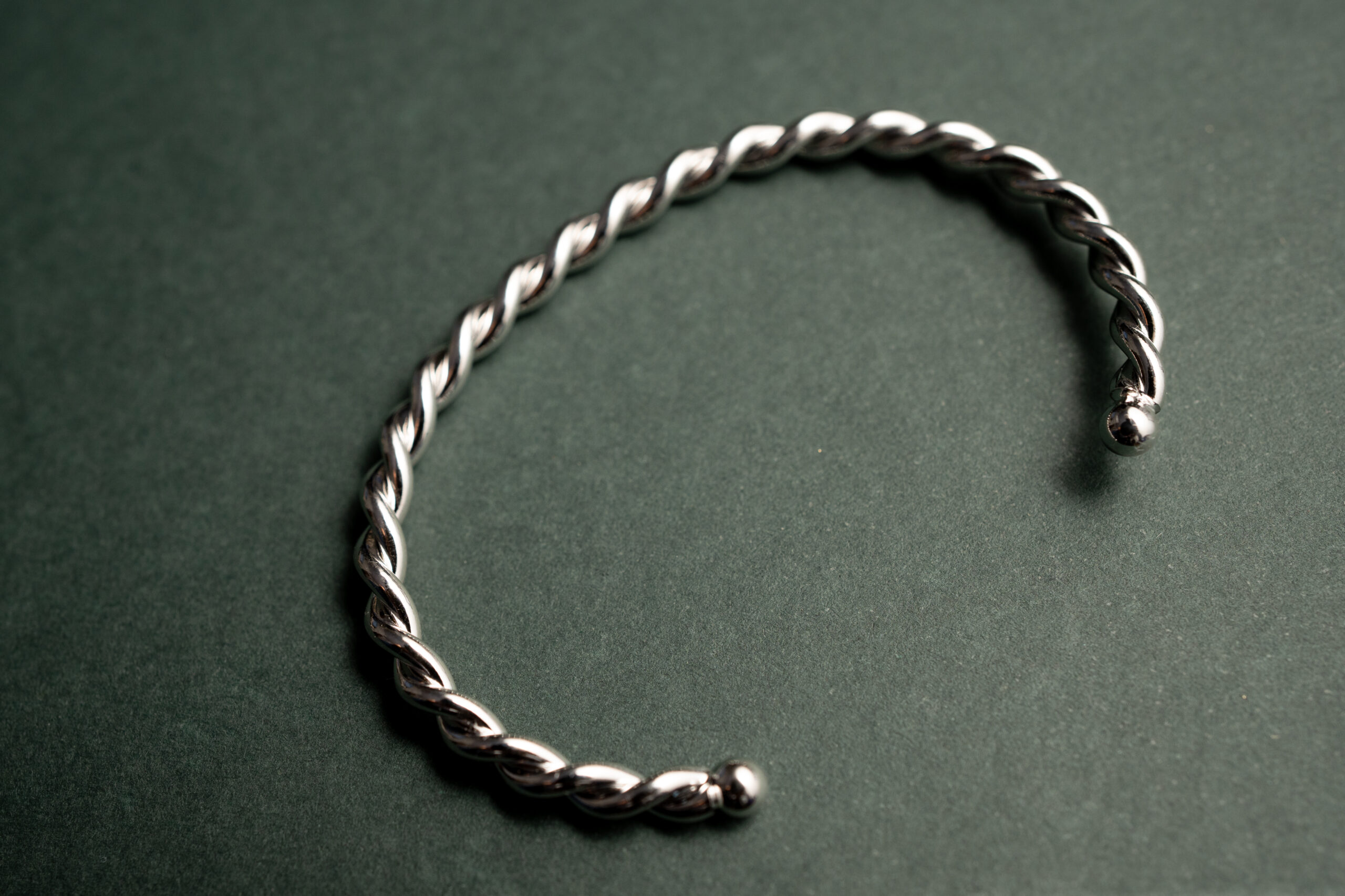 Bracelete Torcido - Banhado em Ródio