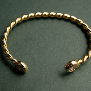 Bracelete Torcido com Bolinha - Banho em Ouro 18k