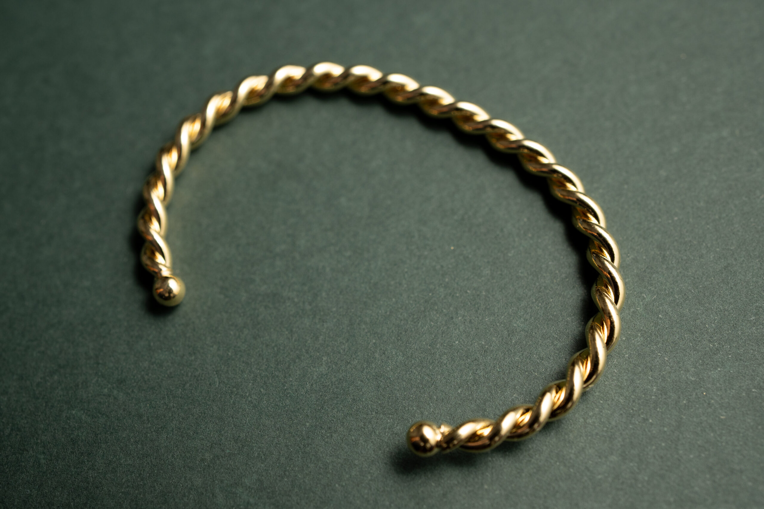 Bracelete Torcido - Banhado em Ouro 18k