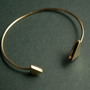 Bracelete Triângulo- Banhado em Ouro 18k