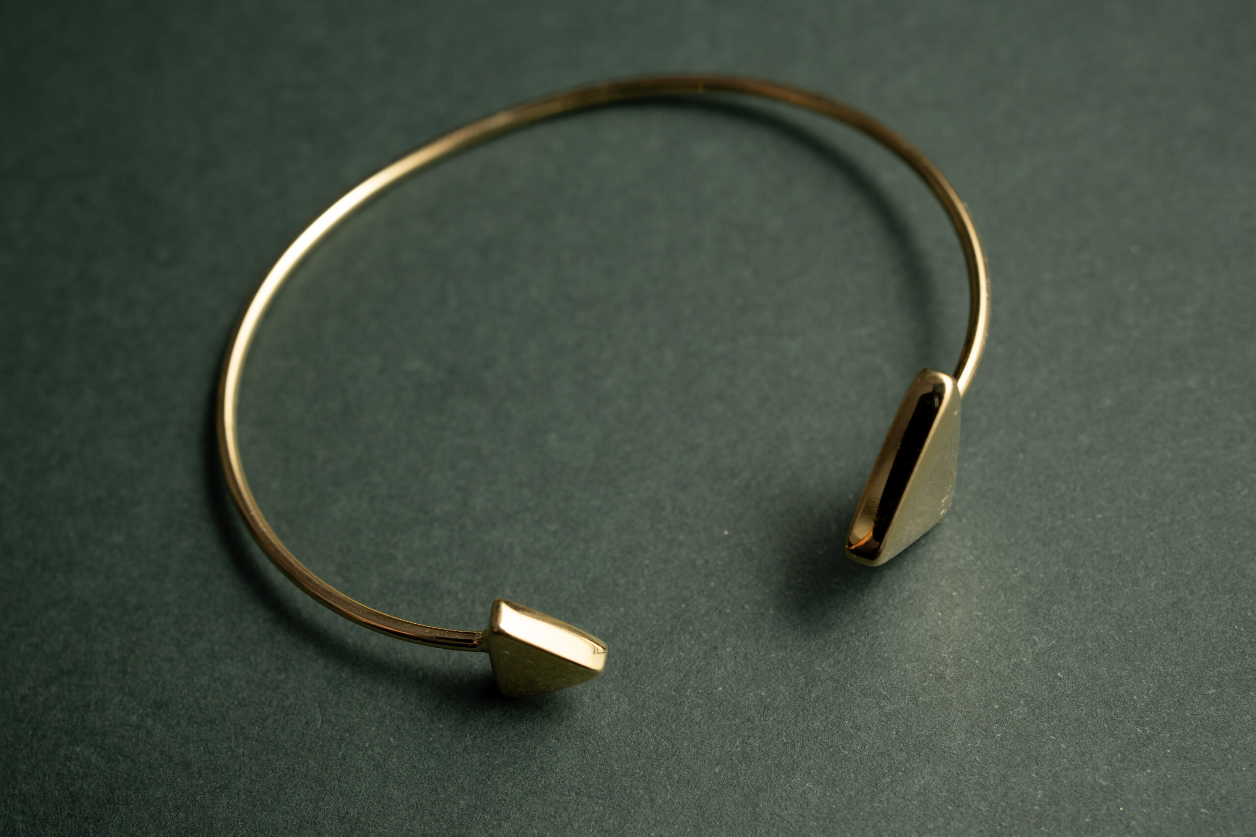 Bracelete Triângulo- Banhado em Ouro 18k