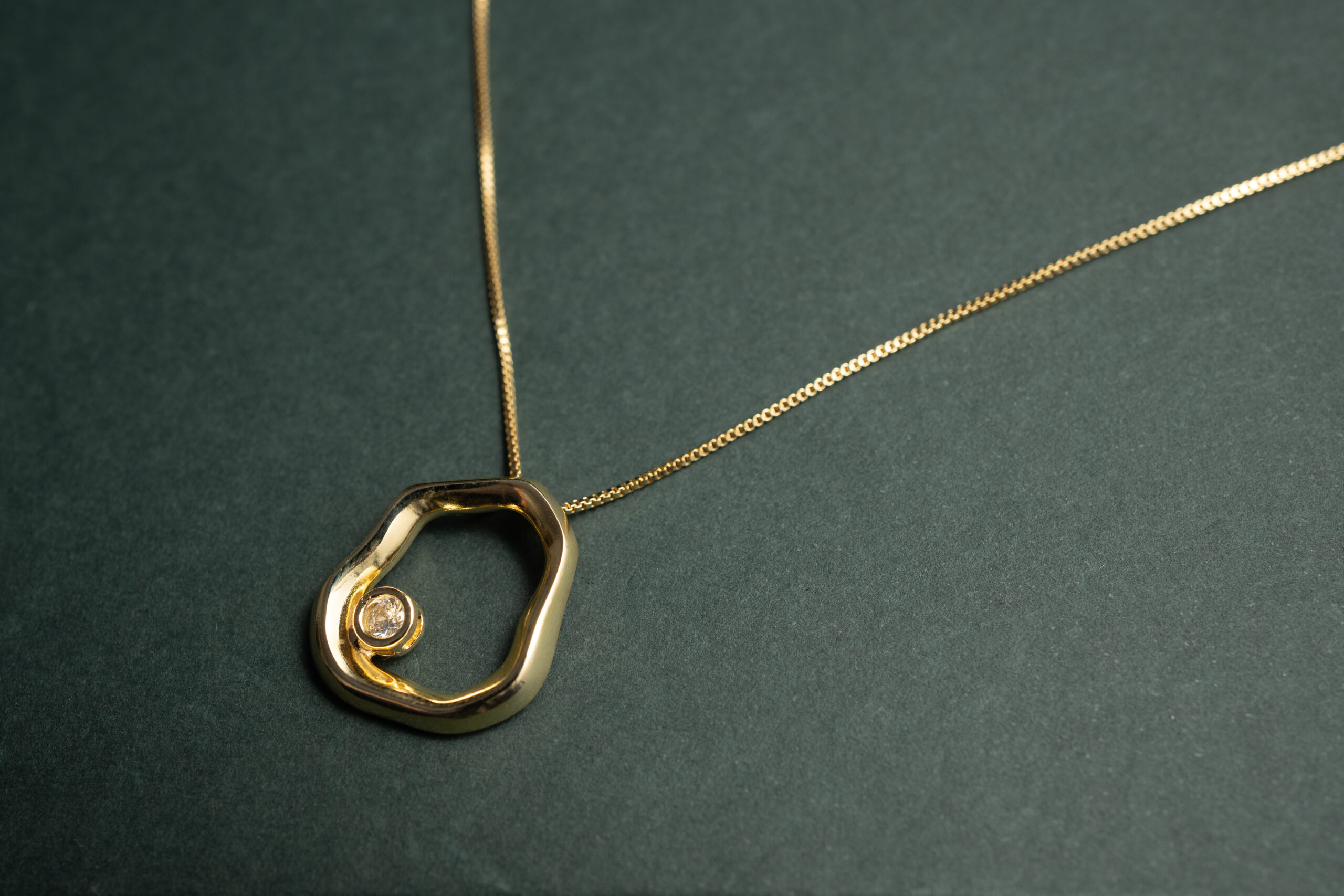Colar Orgânico Pedrinha - Banhado em Ouro 18k