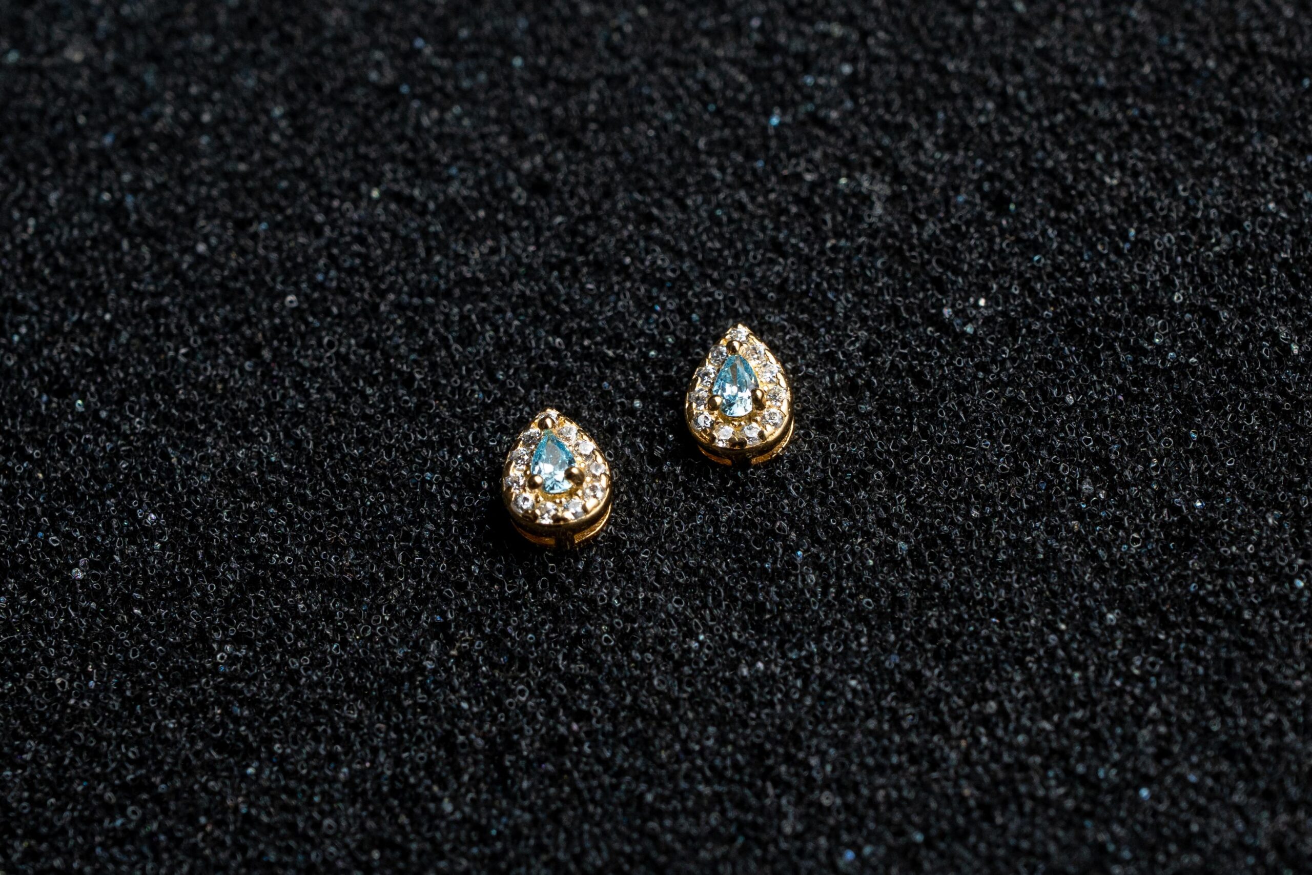 Brinco Gota Diamond Blue Banhado em Ouro 18k